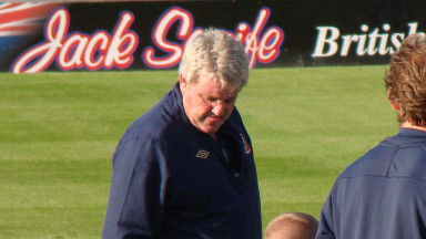 Steve Bruce overseeing training 